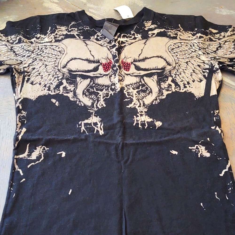 New Sugar & Rox crystal skull/wings t-shirt.  Black with tan graphics Large